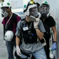 Estudiantes de medicina auxilian a heridos en manifestaciones opositoras