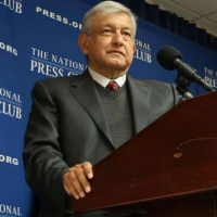 AMLO quiere una revolución chavista en México