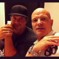 Hollsten mot scenen igen!