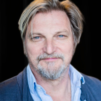 Stefan Jürgens: Ich war ein nörgelnder Kantinenschauspieler, als der berühmte Anruf von Hugo Egon Balder kam