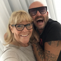 Katastrofala hälsovärden och oro för att bli sjuk blev Jonas wake up call. Han ville helt enkelt bli sund och hälsosam, inte bara för att bli smärt och snygg utan för att öka chanserna till ett långt och friskt liv. Han är nu en bit på sin resa