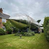 AstronautiCAST 18×29 – Il booster parcheggiato in giardino