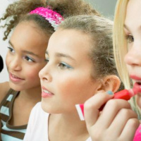 What Age Should Girls Be Allowed To Wear Makeup?