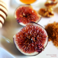 Cellular Repair Figs with Walnuts and Honey