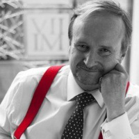 Justin Urquhart Stewart joins Sue Dougan to talk about his life and musical influences. First Broadcast: 02/04/16