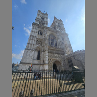 Westminster Cathedral crowd presence