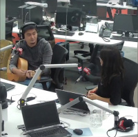 André Santi mistura gastronomia e música com humor