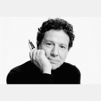 How to Look  Feel Younger With Nutritionist to the Stars Oz Garcia