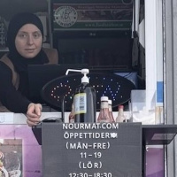 السويديون دعموا نور عندما احترقت شاحنة طعامها