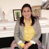 ﻧﺒﯿﻠﺔ تكتب بقضايا النسوية.. وﻟﯿﻨﺎ تدرس بكلية الطب في يوتبوري