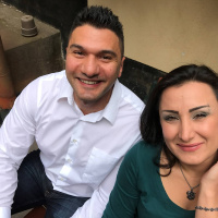 العمل بصفة مُحلّف في المحكمة.. وإدارة دار للنشر