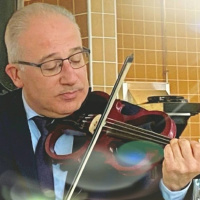 جولات عزف مع أشهر المطربين العرب