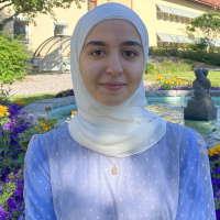 سارة فازت بمسابقة تحدي القراءة باللغة العربية