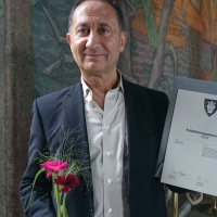 جورج يُعلم السويديين العربية.. ويوتيوبر متخصصة بالتكنولوجيا