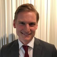 الجنسية المزدوجة ومعرض دولي للأزياء.