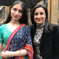 راقصة محترفة لرقص بوليود.. ورجل أعمال لديه خبرة في الموضة