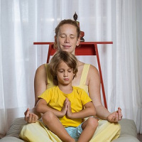 A essência da meditação para crianças é dar consciência a elas do que vivem agora