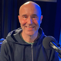 Mark Levengood varnar för att bära kilt i barrskog