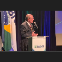 Boa química entre Lula e Trump pode ajudar a negociar tarifas com os EUA, diz Alckmin