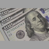 Perfumes, eletrônicos, bebidas: com o dólar acima de R$ 5, saiba o que vale comprar nos EUA