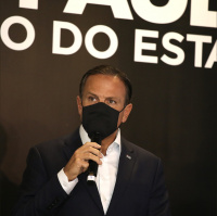 Falta liderança política e sobram maus exemplos no combate à pandemia