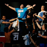 Maradona, como Argentina, murió y resucito