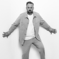 The Interview: Nate Bargatze Doesn’t Mind if You Think He’s an Idiot