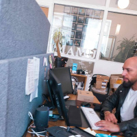 Sar te rakel buchi o manush?