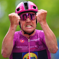 Домінування Педерсена та інсайди по коментуванню Джиро.