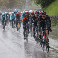 Итальянское позорище от RAI испортило впечатление от второй недели. Нам не показали королевский этап Джиро | Тандем