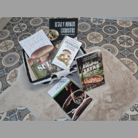 A coger setas se puede ir con un buen libro... pero que no sea el Buscón de Quevedo. Con Nuria Blanco y Lorena Bodas de Todolibro te proponemos una gran variedad