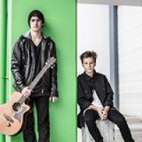 27: Hoo8Hoo sing live with Mark and Caroline