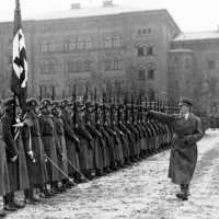 Nazi megaestructuras, listos para la batalla: 4- Los seguidores de Hitler