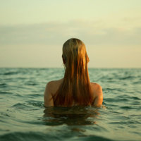 Poetisas Vestidas de Olas Violentas