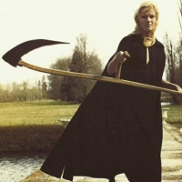 Vida en una cripta compartida T1X16