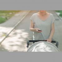 Wie die Eltern-Kind-Bindung durch Ihr Handy gestört wird.