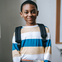 Professores devem ter o compromisso de devolver, para a criança negra, o desejo de vida