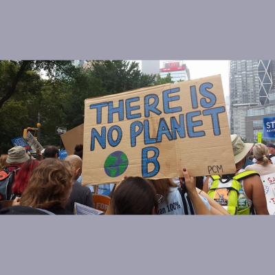 Clearing The Fog With Co-hosts Margaret Flowers And Kevin Zeese