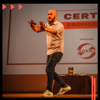 Ao receber pedradas, jogue flores!