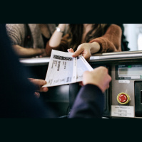 Si el usuario no quiere bonos de viajes, hay que devolverle el dinero