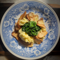 Gebratene Kräuterseitlinge zu Blattspinat und Kartoffelpüree