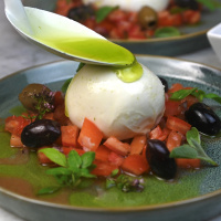 Burrata mit Schnittlauchöl auf Tomaten