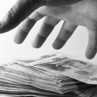 Corrupción negra, corrupción blanca, lo importante es que pille dinero