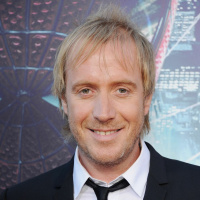 Shes funny that way y Rhys Ifans