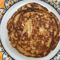 Que tal começar o dia com panquecas de banana e aveia bem fofinhas?