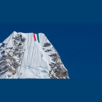 Aventura: La polémica expedición de Nirmal Purja por una bandera gigante de Kuwait