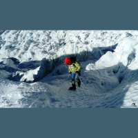 Aventura: Álex Txikón retrocede en su intento de ascenso al Everest