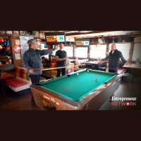 S02:E10: The Bluefish’s Steve Sims Goes from Bouncer to Modern Day Wizard of Oz