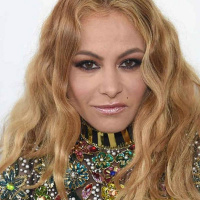Recibe Paulina Rubio críticas por actitud rara en un live