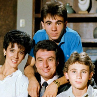 ¡Ya hay planes para llevar al teatro el famoso programa de televisión Papá Soltero!